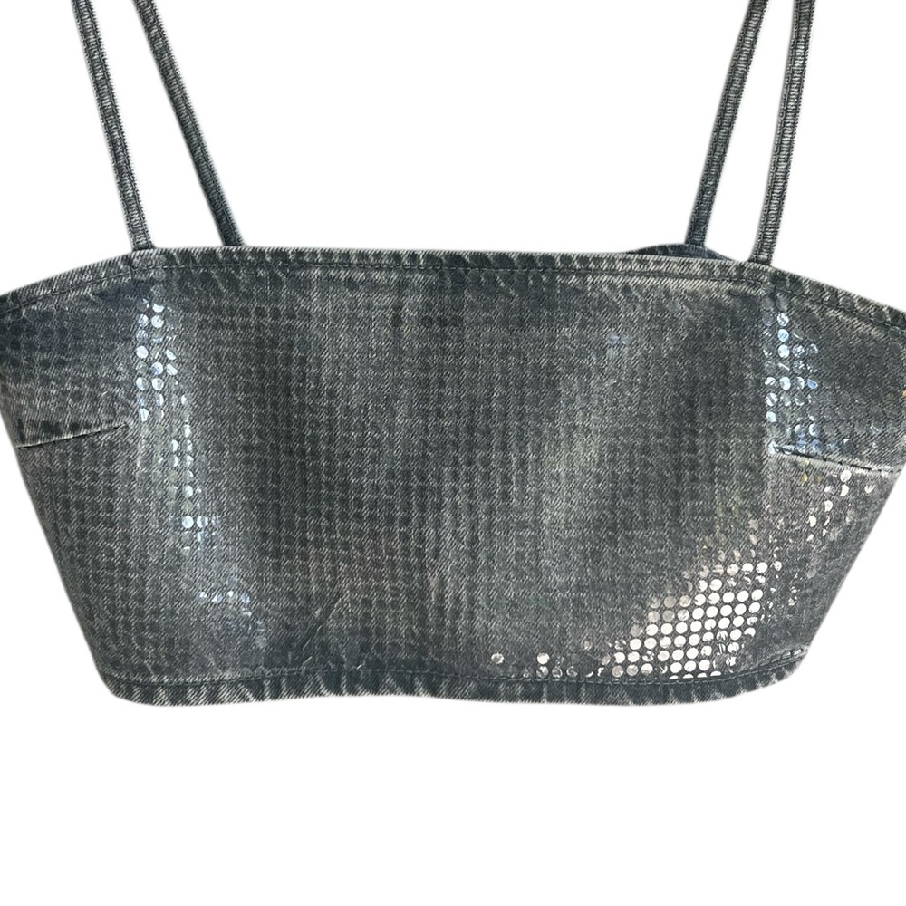 Zara Denim Sequin Foil Crop Top Sz Gray
Pit to pit 18 1/2”
Width 7 1/4”
16”
